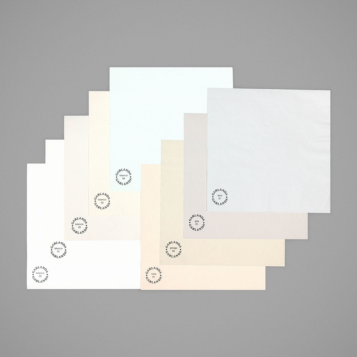 Pack Claro: 9 muestras de pintura Garlanda de 21 × 21 cm. Blancos y casi-blancos, para espacios luminosos y amplios.