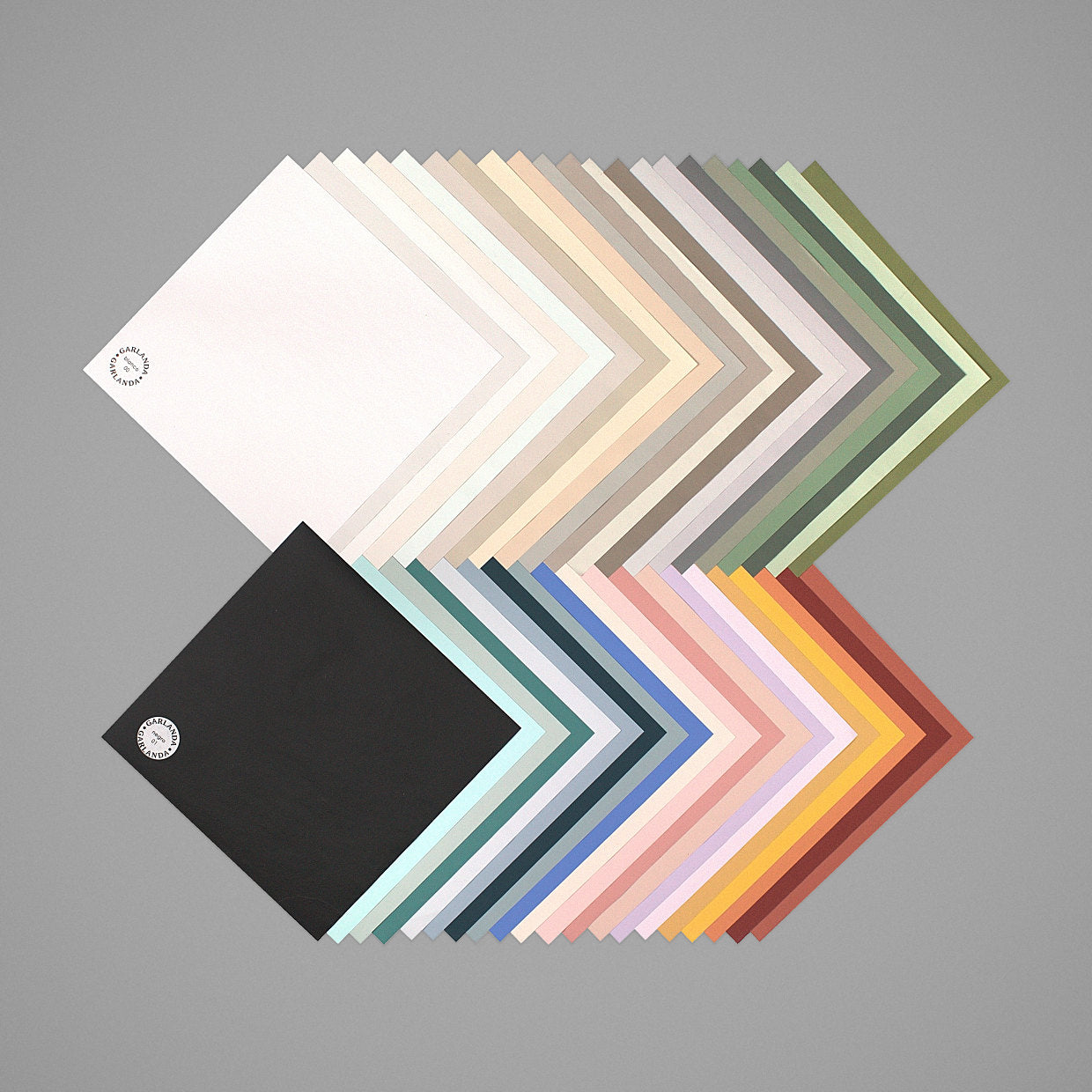 Pack Completo: los 41 colores de la carta Garlanda en muestras de pintura adhesivas de 21 × 21 cm.